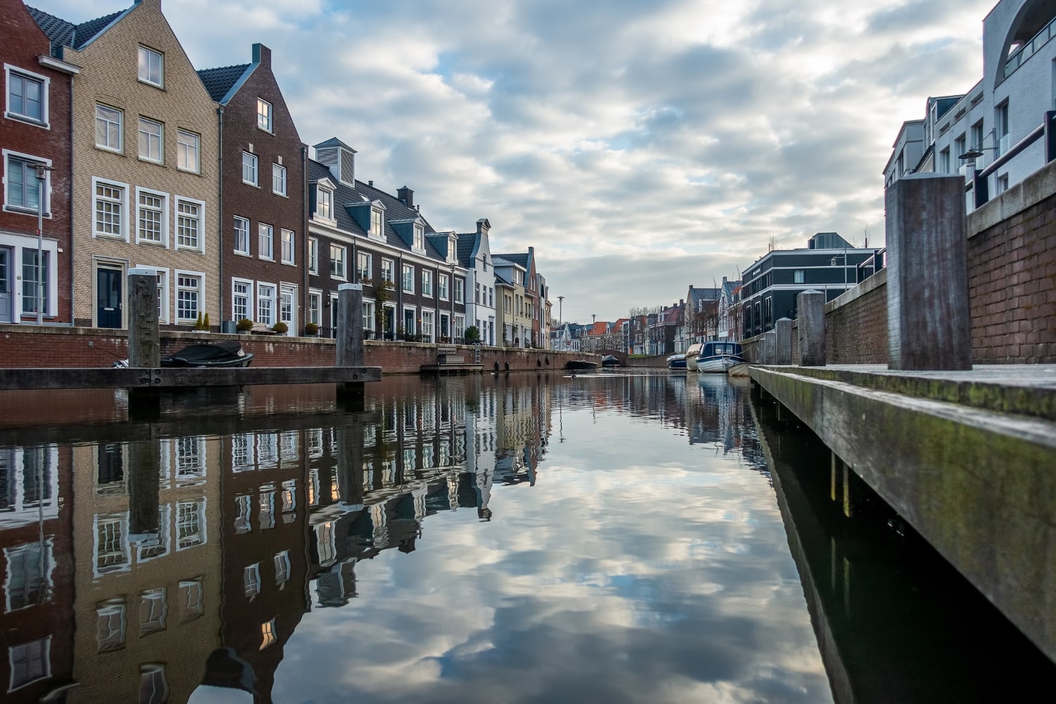 mesmerizing-view-reflection-buildings-river-cloudy-day-min